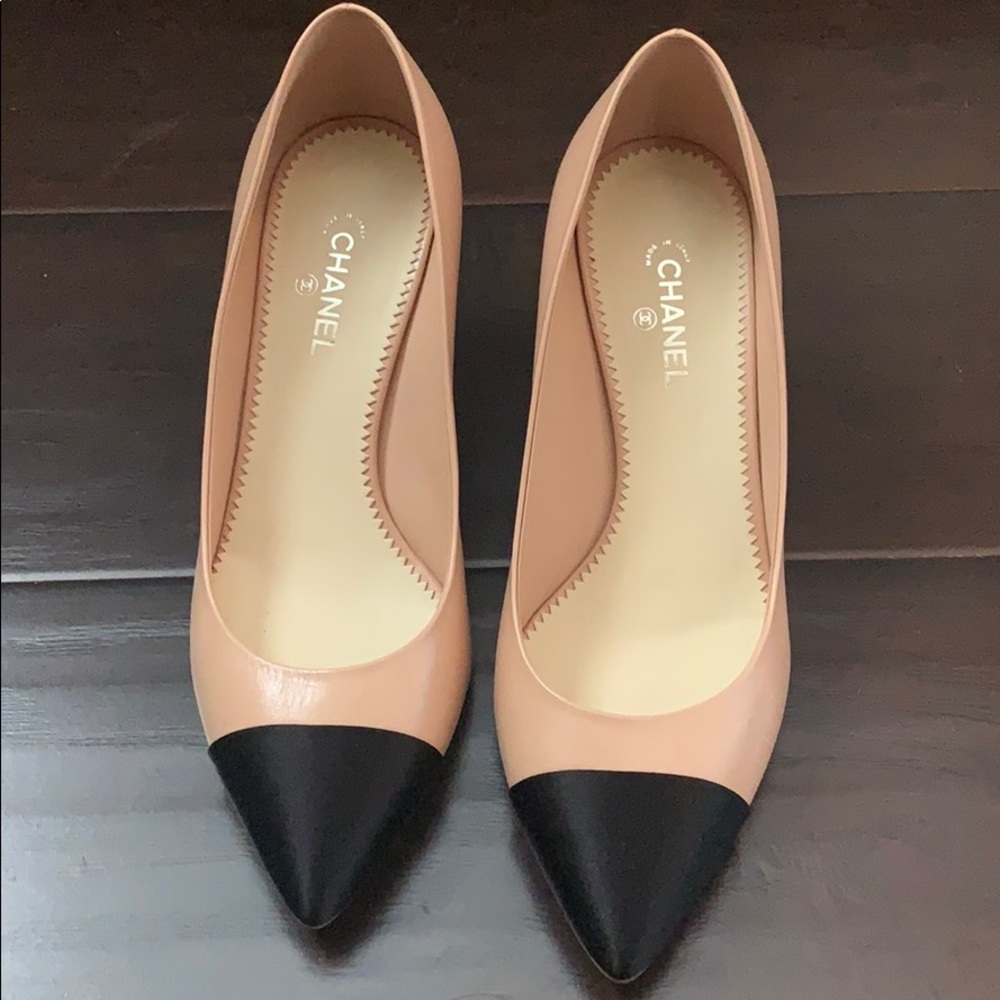 Authentic Chanel leather pearl NEW heels size 38